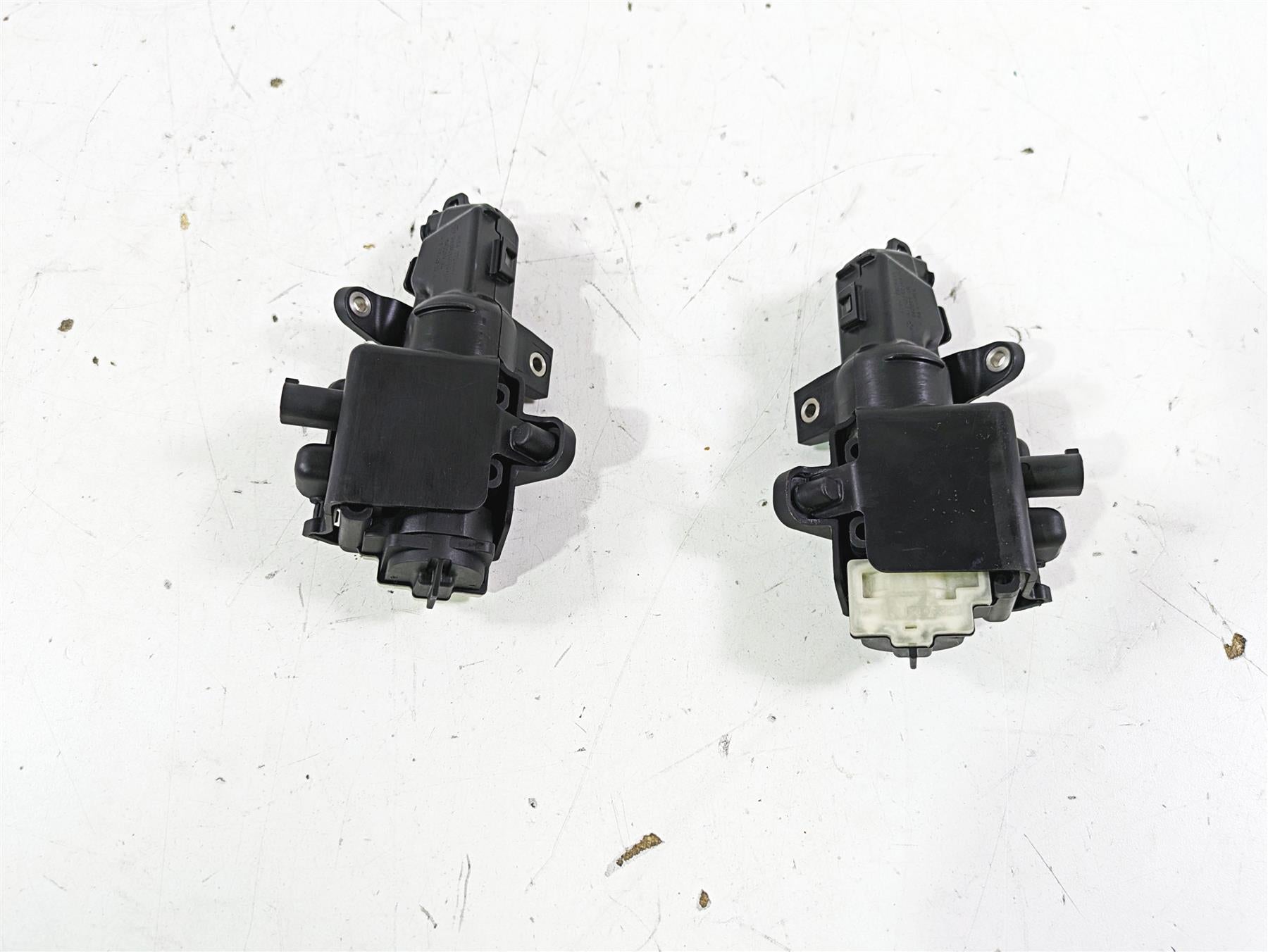 2014 BMW R1200 RT RTW K52 Saddlebag Bag Lock Actuator Set 46647724037 {{ shop.shopifyCountryName }} - Mototech271