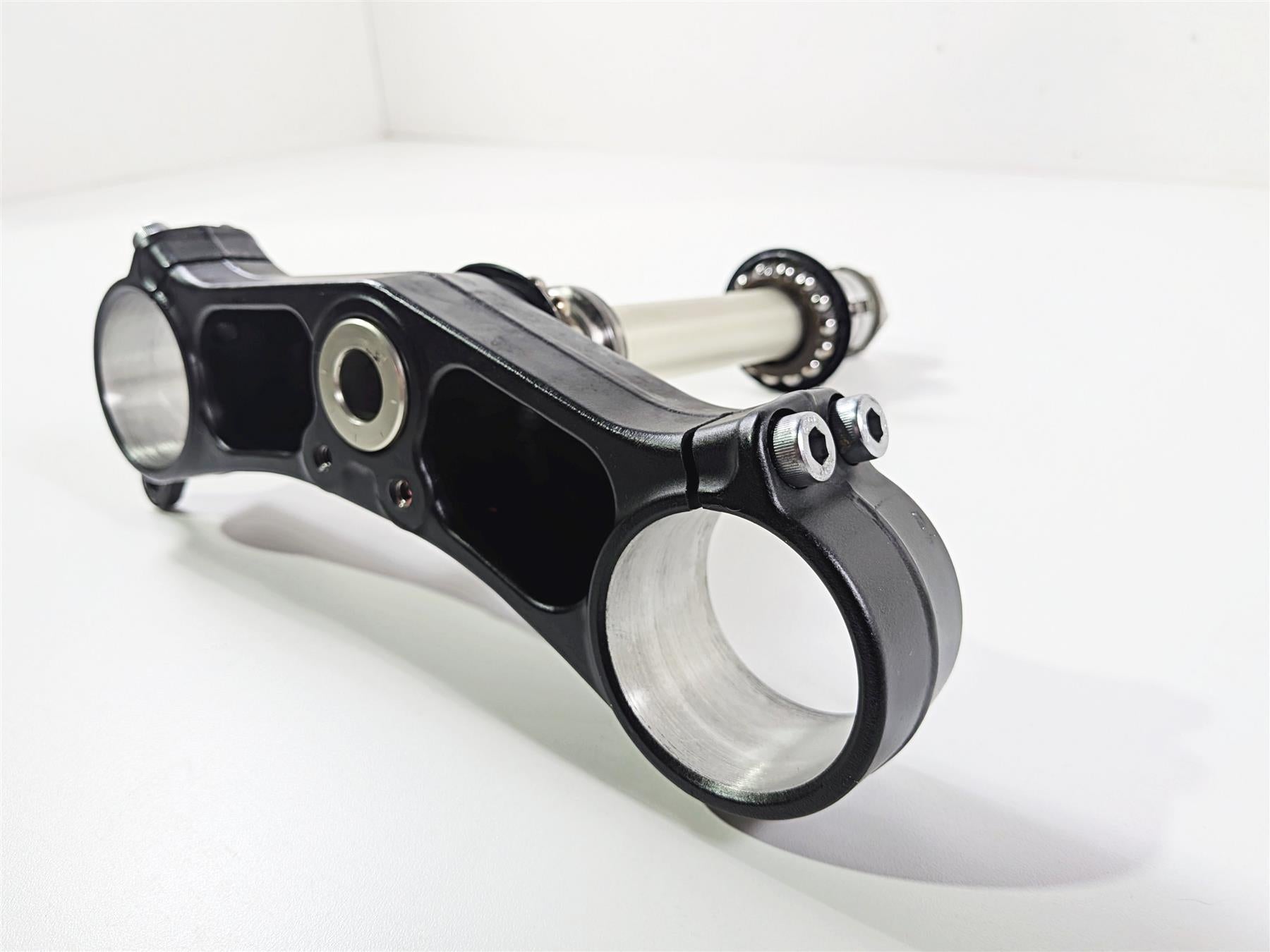 2023 Yamaha MT10 MTN1000 Lower Triple Tree Steering Clamp B5Y-23340-00-00 {{ shop.shopifyCountryName }} - Mototech271