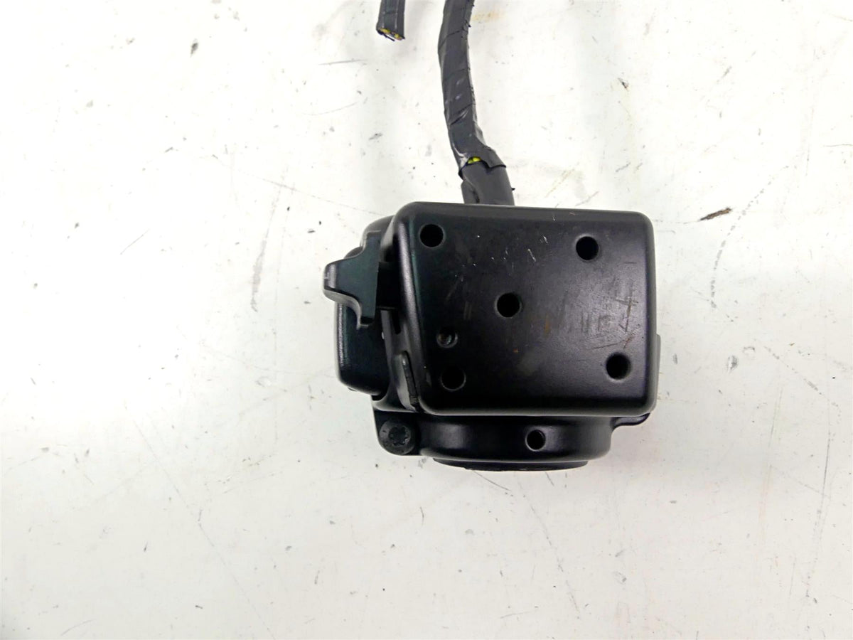 2010 Harley Touring FLHRC Road King Left Hand Control Switch 71682-06A 71685-06A {{ shop.shopifyCountryName }} - Mototech271