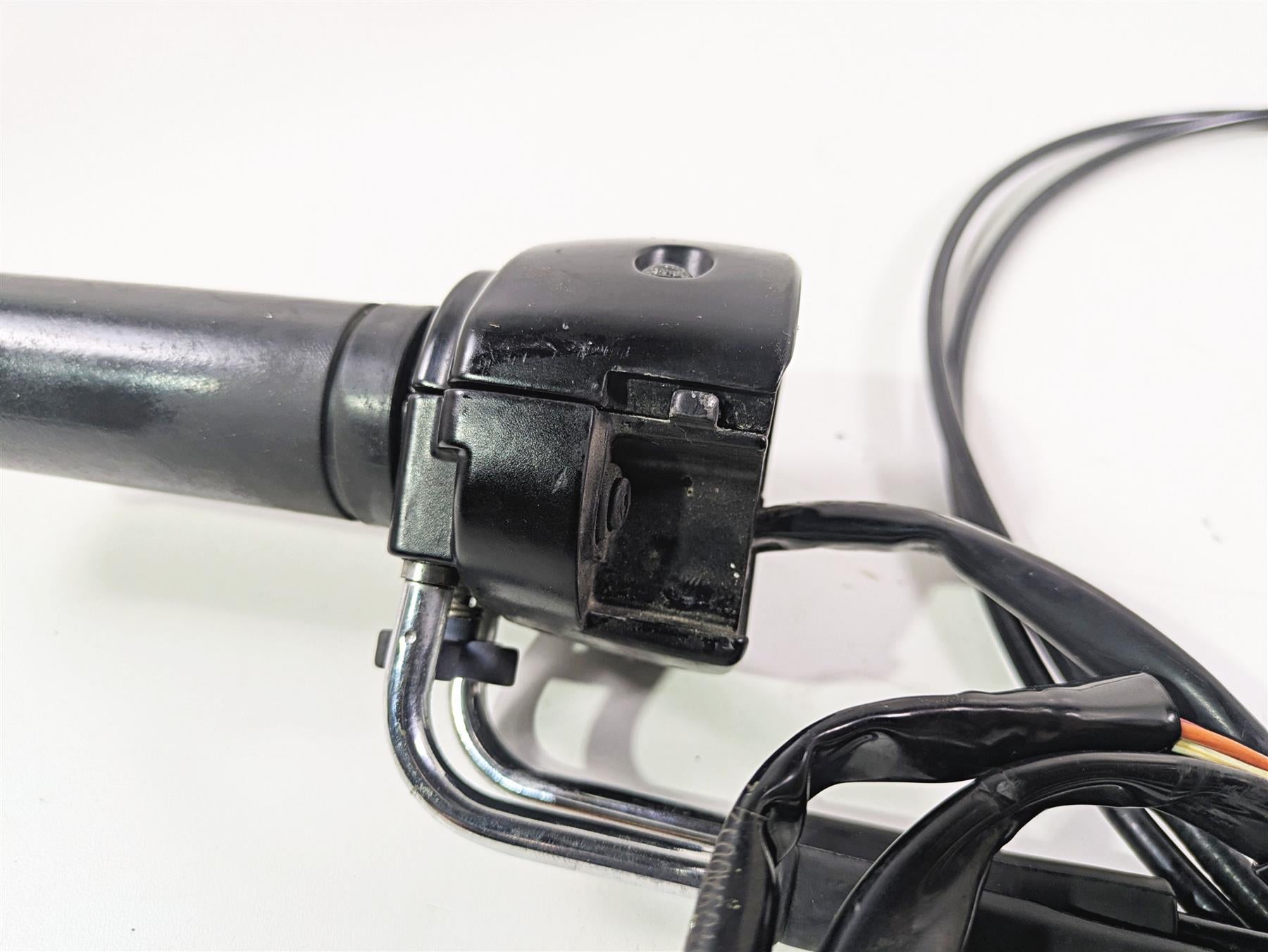 2009 Harley FXDC Dyna Super Glide Right Hand Throttle Control Switch 71684-06A {{ shop.shopifyCountryName }} - Mototech271