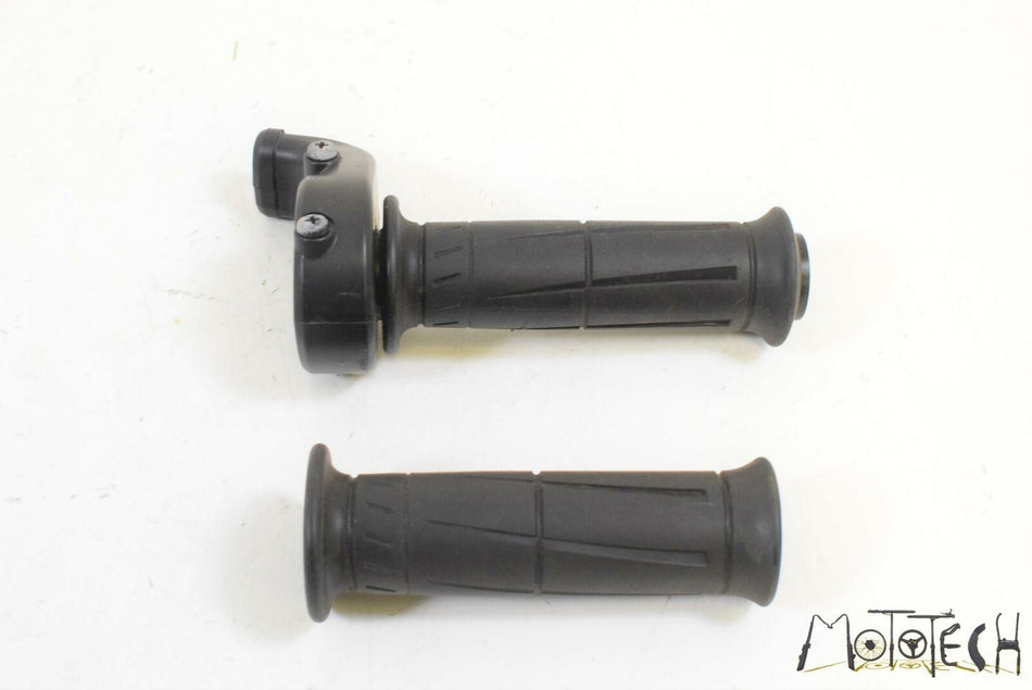 2015 Kawasaki ZX10R ZX1000 Ninja Throttle Grip Handle SET 32099-0049 {{ shop.shopifyCountryName }} - Mototech271