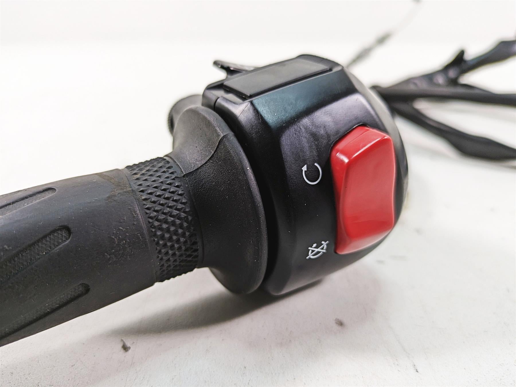 2002 Yamaha FZ1 FZS1000 Fazer Right Hand Control Switch - Read 5LV-83975-01-00 {{ shop.shopifyCountryName }} - Mototech271