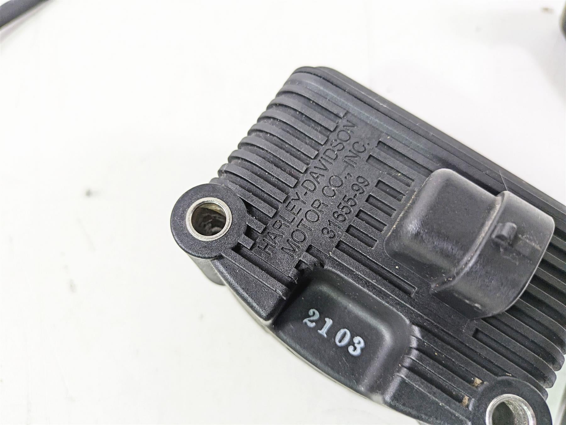 2004 Harley Softail FLSTF Fat Boy Ignition Coil + Wires & Plugs Set 31655-99 {{ shop.shopifyCountryName }} - Mototech271