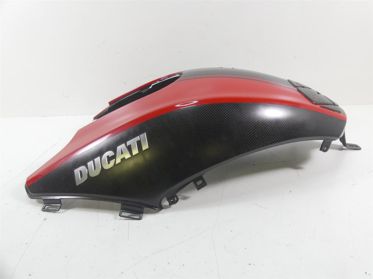 2015 Ducati Diavel Carbon Red Fiber Center Fuel Gas Tank Cover - Read 48015221A {{ shop.shopifyCountryName }} - Mototech271