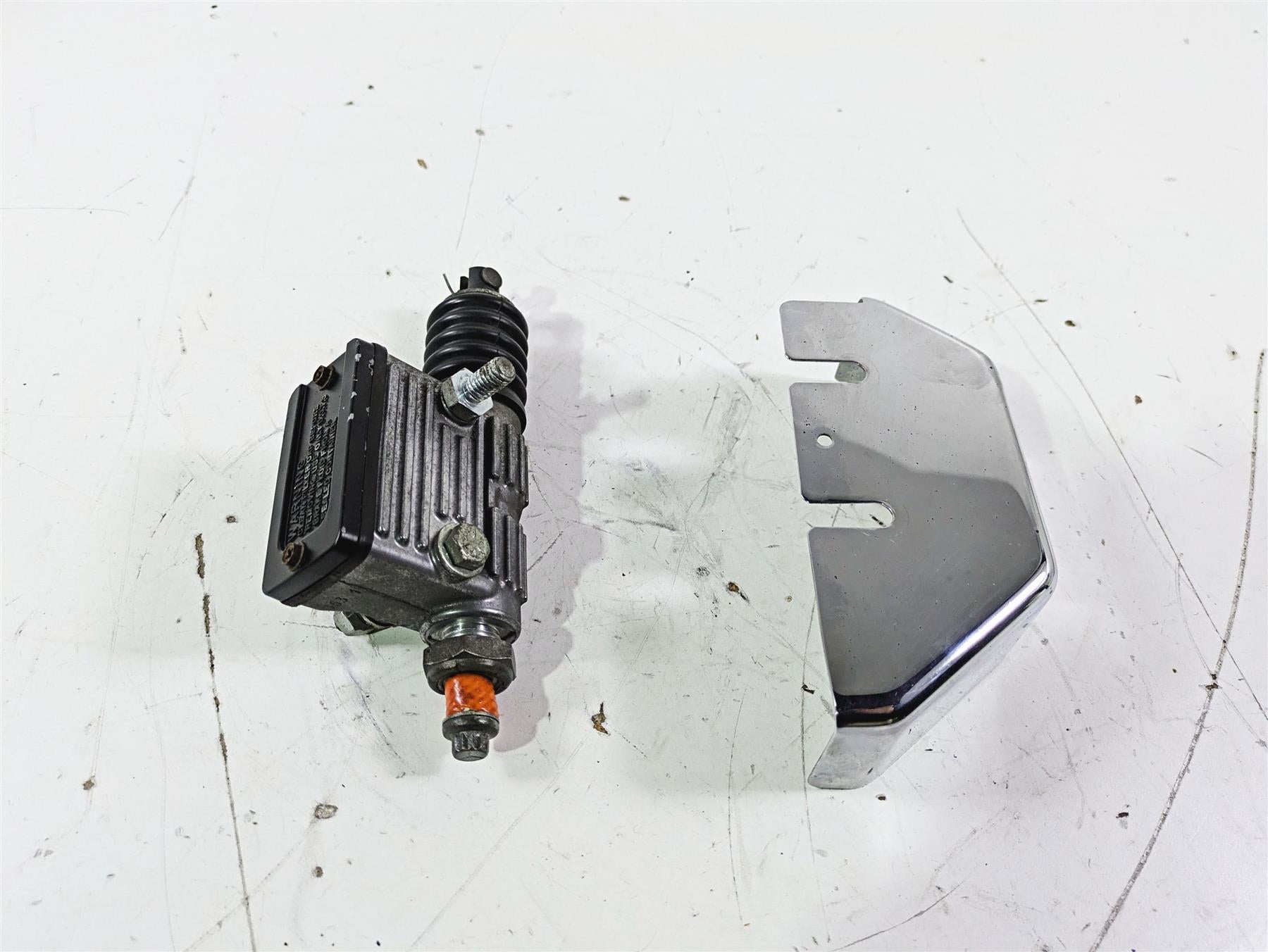 1992 Harley FLSTC Softail Heritage Rear Brake Master Cylinder + Cover 42468-87E {{ shop.shopifyCountryName }} - Mototech271
