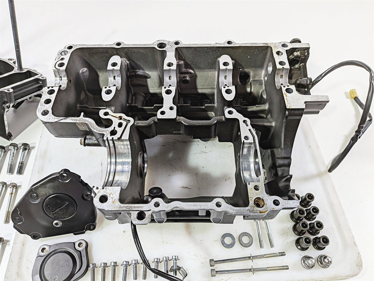 2008 Yamaha YZF R1 RN19 Engine Crank Case Set N516E 4C8-15100-00-00 4C8-15100-19 {{ shop.shopifyCountryName }} - Mototech271