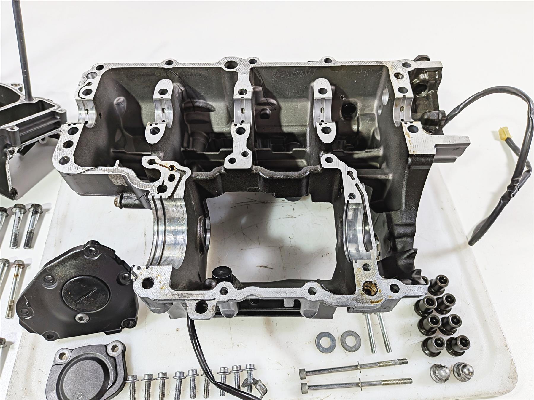 2008 Yamaha YZF R1 RN19 Engine Crank Case Set N516E 4C8-15100-00-00 4C8-15100-19 {{ shop.shopifyCountryName }} - Mototech271