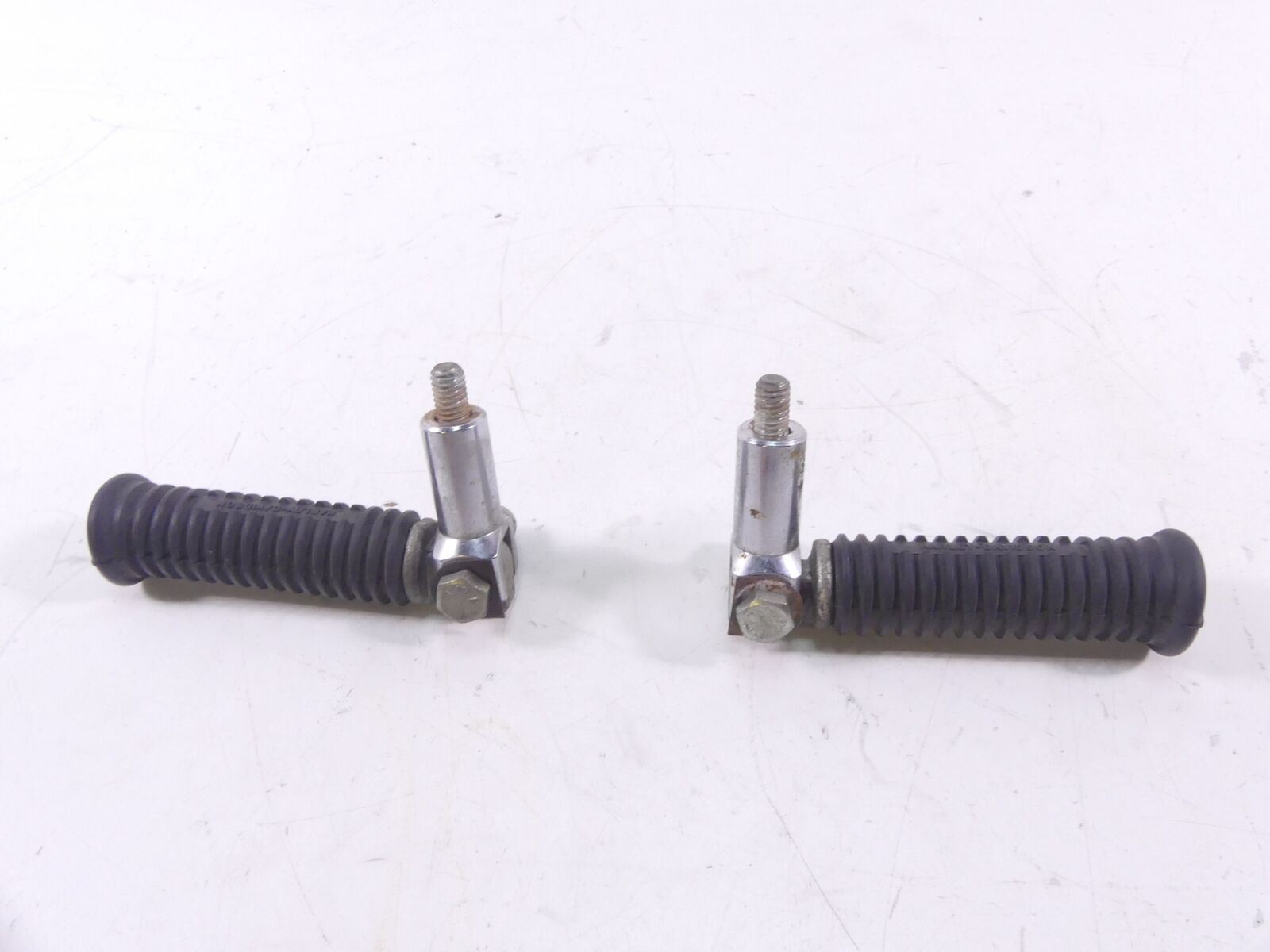 2002 Harley FLSTCI Softail Heritage Rear Passenger Footpeg Foot Peg Set 50942-00 {{ shop.shopifyCountryName }} - Mototech271