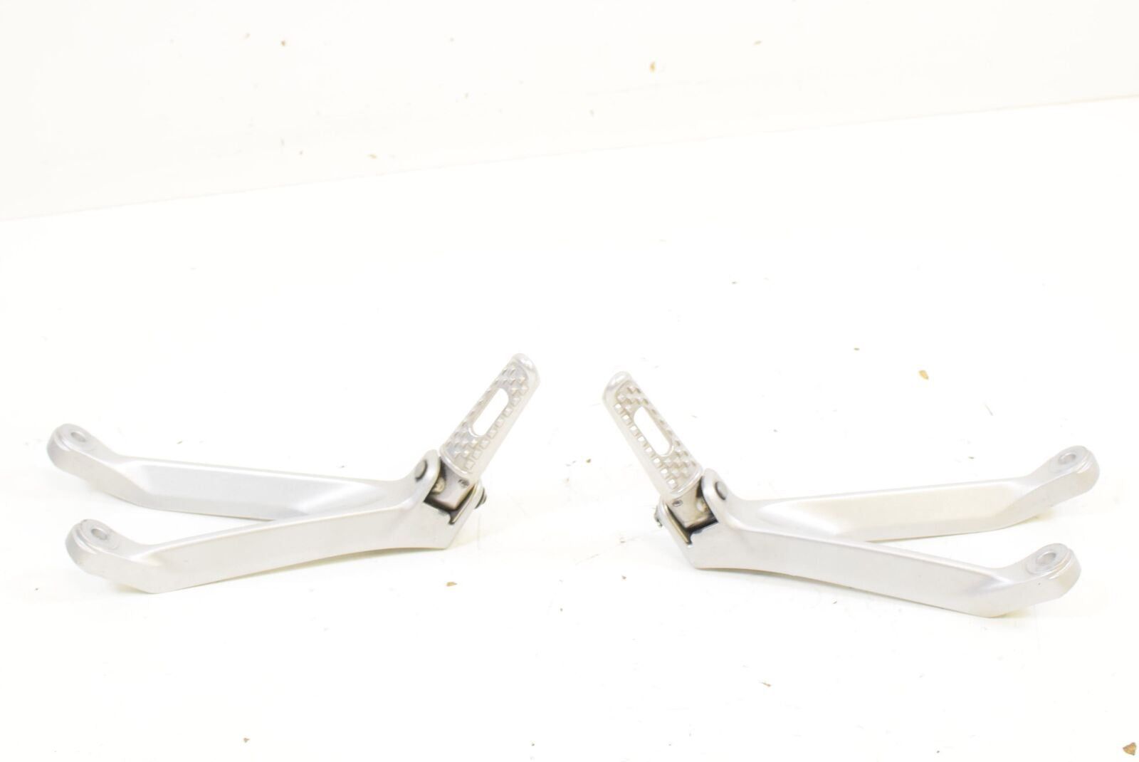 2014 Honda CBR1000RR CBR1000 Rear Passenger Footpeg Foot Ped SET 50760-MFL-D20 {{ shop.shopifyCountryName }} - Mototech271