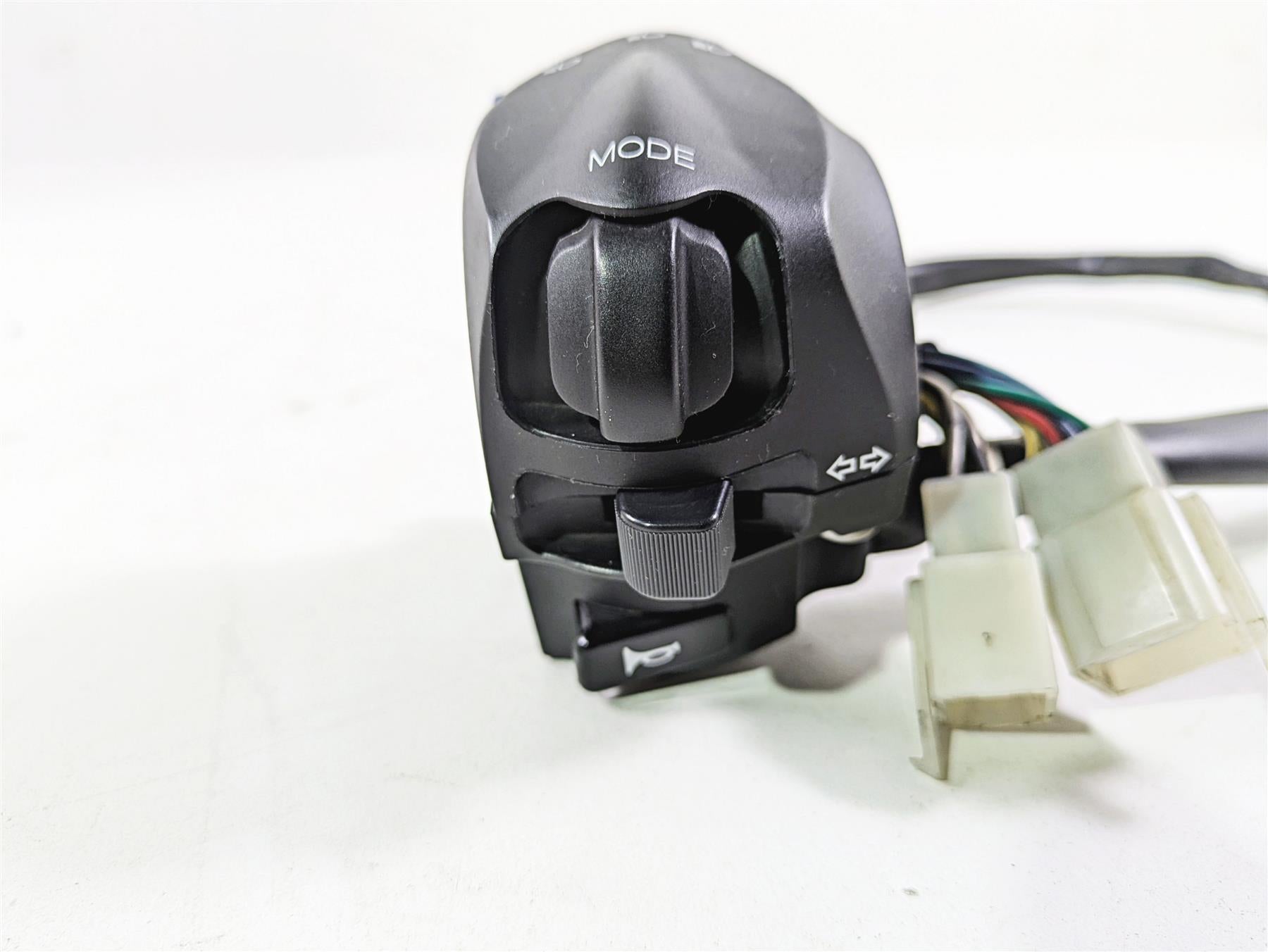 2016 Moto Guzzi Stelvio 1200 8V NTX Left Hand Turn Signal Control Switch 886229 {{ shop.shopifyCountryName }} - Mototech271