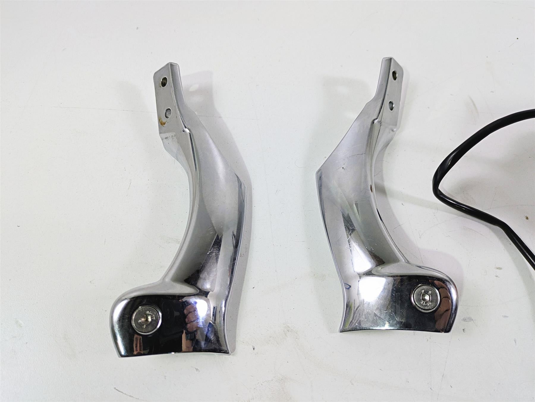 2006 Triumph Rocket 3 Front Blinker & Bracket Mount Set T2701111 T2701100 {{ shop.shopifyCountryName }} - Mototech271