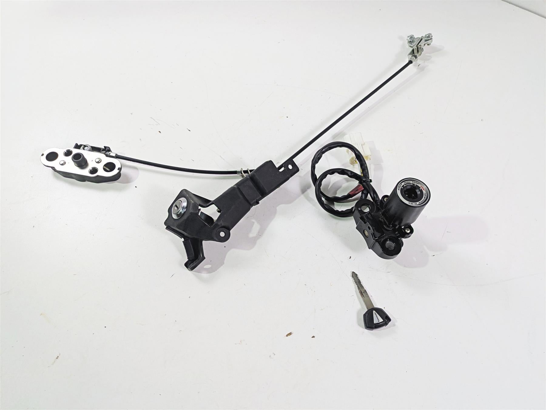 2023 Kawasaki ZX1400 ZX14R Ninja Ignition Switch Key Lock 27048-5013 27005-0568 {{ shop.shopifyCountryName }} - Mototech271