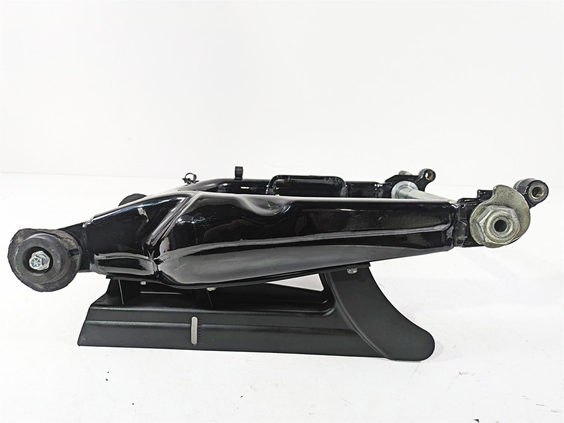 2020 Harley Touring FLHT Electra Glide Swingarm Swing Arm + Axle 47549-09A {{ shop.shopifyCountryName }} - Mototech271