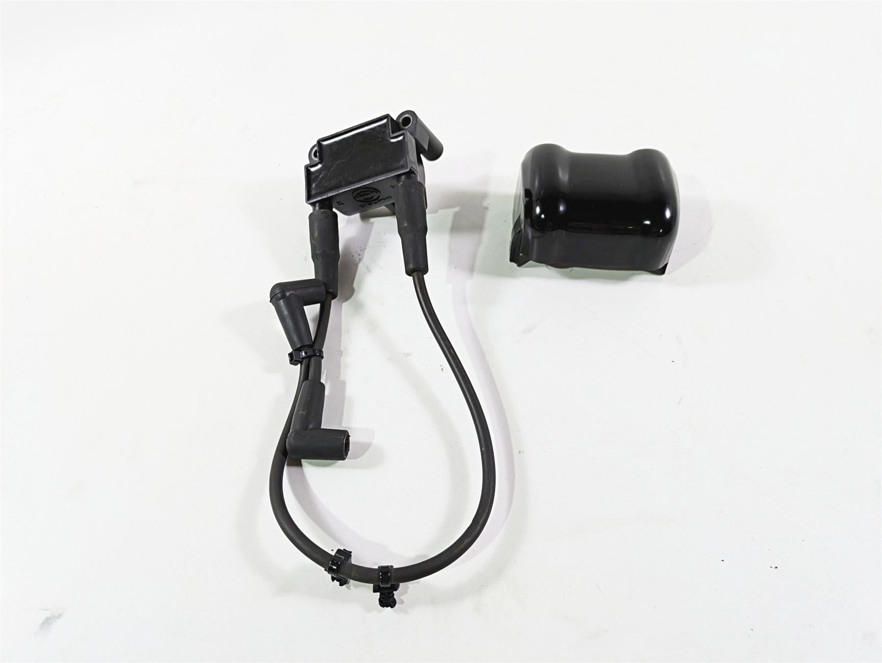 2009 Harley FLSTSB Cross Bones Ignition Coil & Gloss Black Cover 31696-07A {{ shop.shopifyCountryName }} - Mototech271