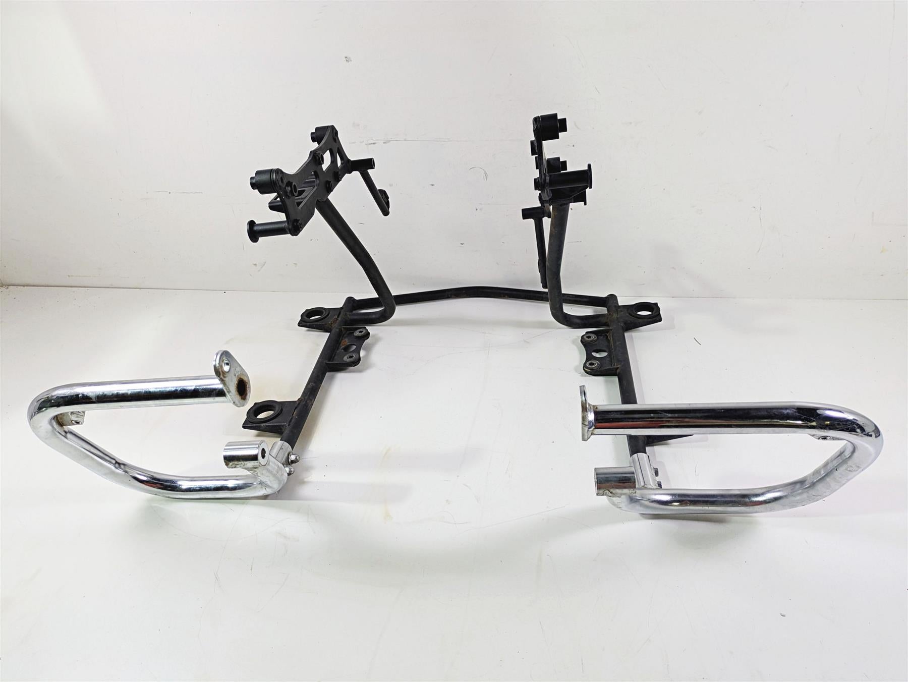 2008 Kawasaki VN1600 Vulcan Nomad Saddlebag Rack Carrier Pannier Set 39137-0009 {{ shop.shopifyCountryName }} - Mototech271
