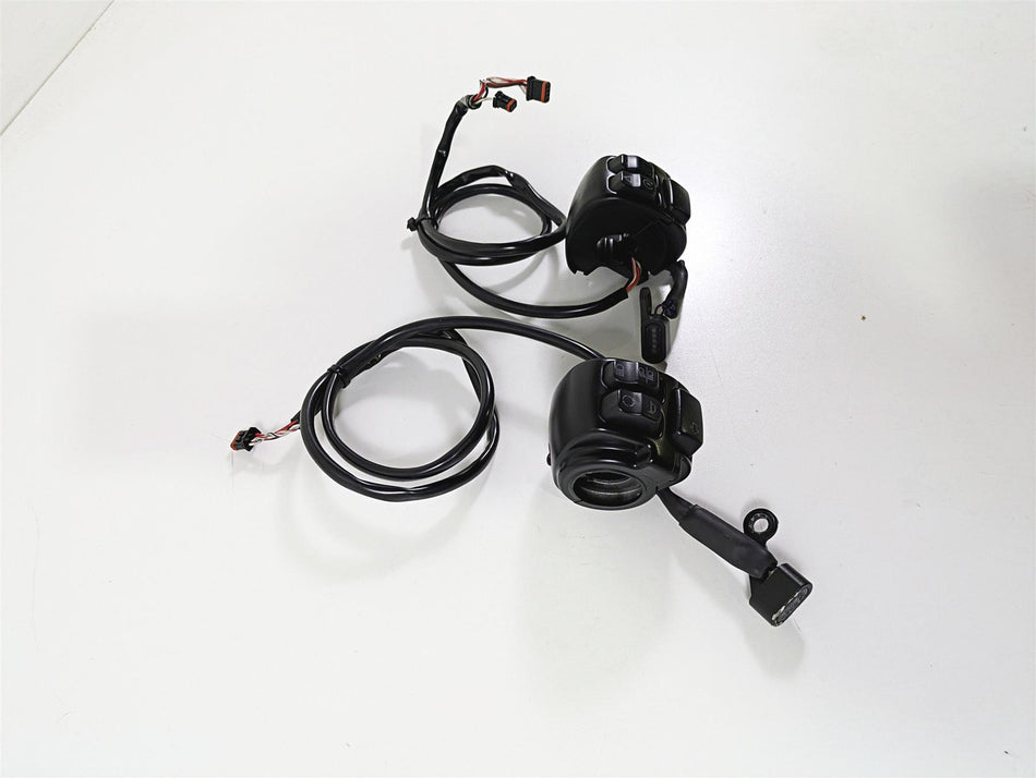 2017 Harley Dyna FXDB Street Bob Left Right Control Switch Set 71500372A {{ shop.shopifyCountryName }} - Mototech271