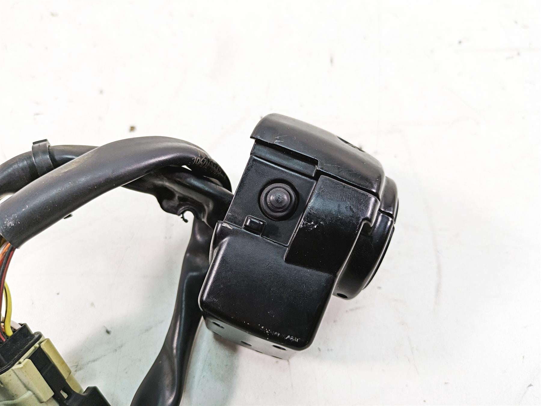 2011 Harley Touring FLHR Road King Left Hand Control Switch -Read 71684-06A {{ shop.shopifyCountryName }} - Mototech271