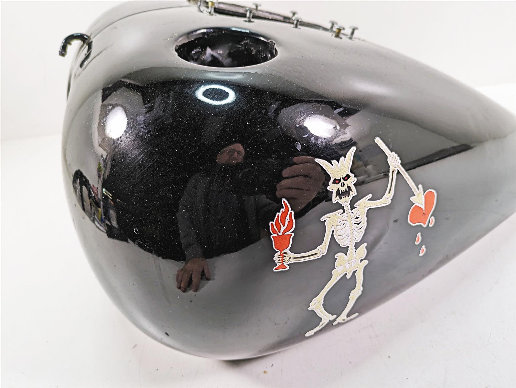2009 Harley Softail FLSTSB Cross Bones Fuel Gas Petrol Tank -Read 61000800 {{ shop.shopifyCountryName }} - Mototech271