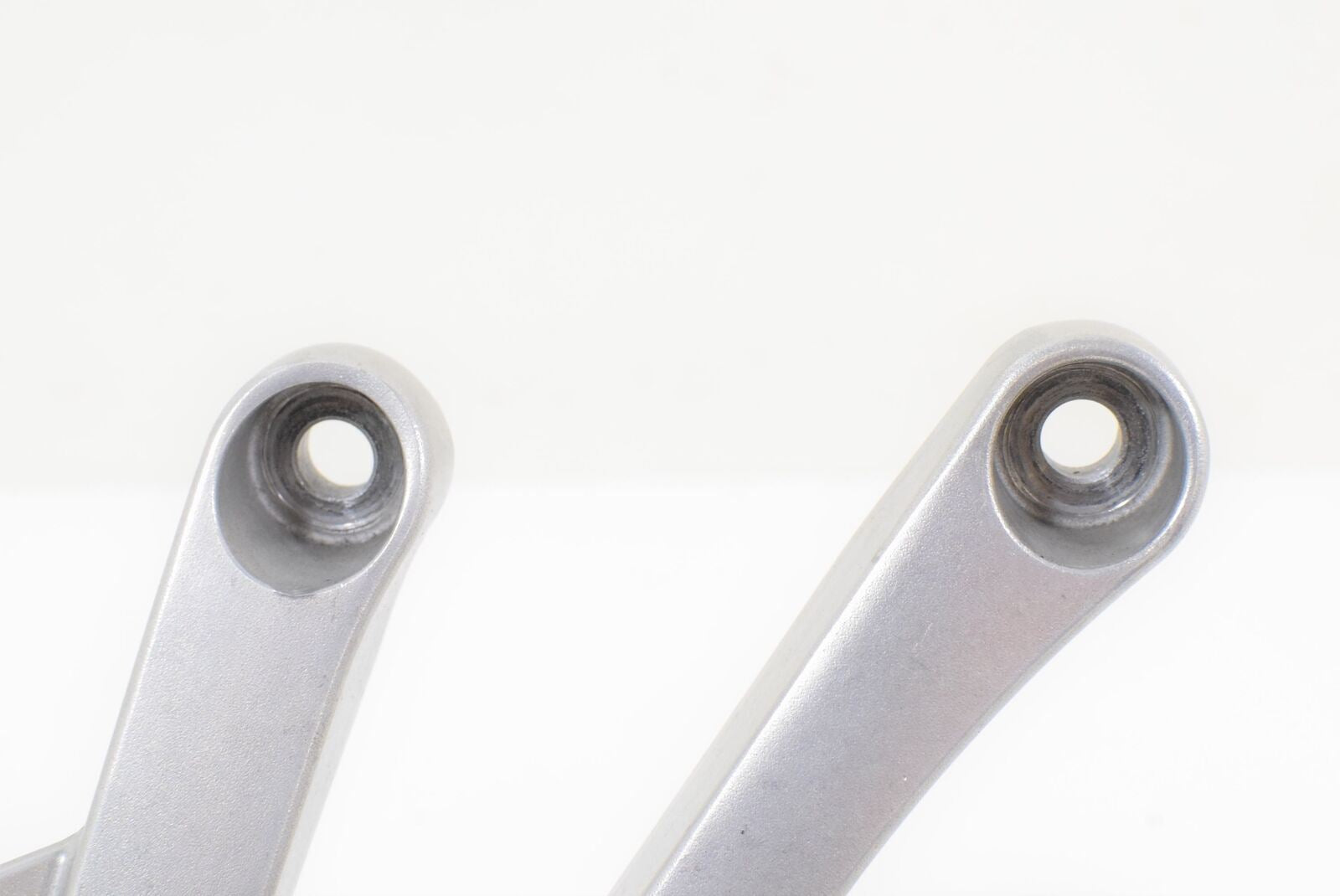 2007 Honda CBR600RR CBR600 RR Rear Passenger Footpeg Foot Peg Rest 50760-MFJ-D00 {{ shop.shopifyCountryName }} - Mototech271