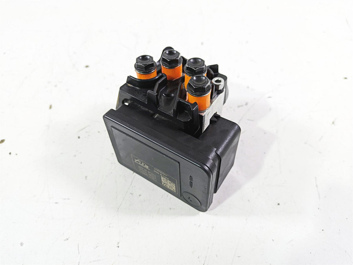2023 Triumph Street Triple 765 RS Abs Brake Pump Module T2025961 T2025959 {{ shop.shopifyCountryName }} - Mototech271