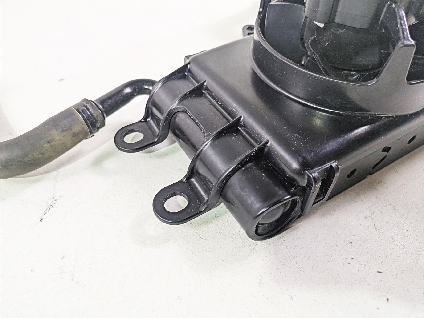 2015 Harley Touring FLHTKL Electra Glide Right Radiator Fan Reservoir 26800003F {{ shop.shopifyCountryName }} - Mototech271
