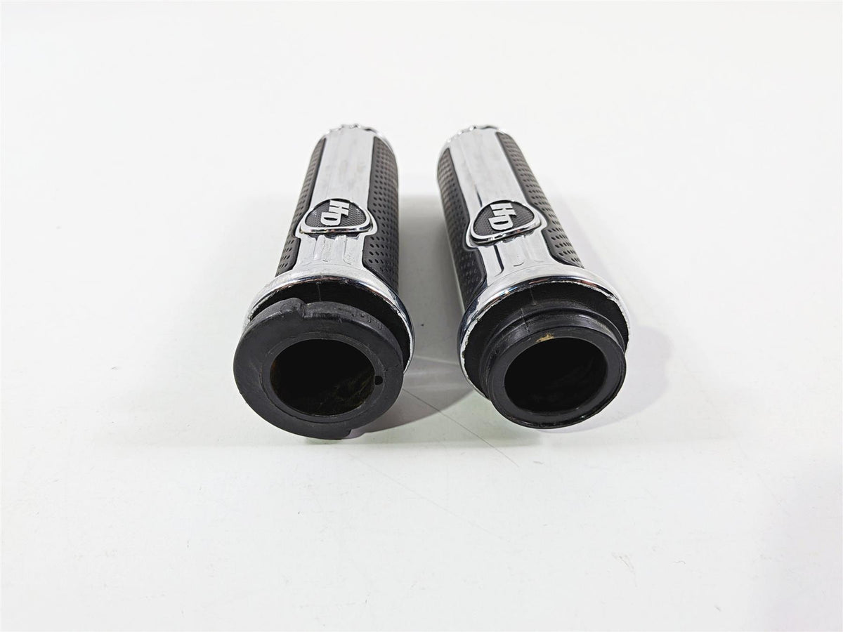 2017 Harley Touring FLHXS Street Glide Defiance Chrome Rubber Hand Grips 56100158 {{ shop.shopifyCountryName }} - Mototech271