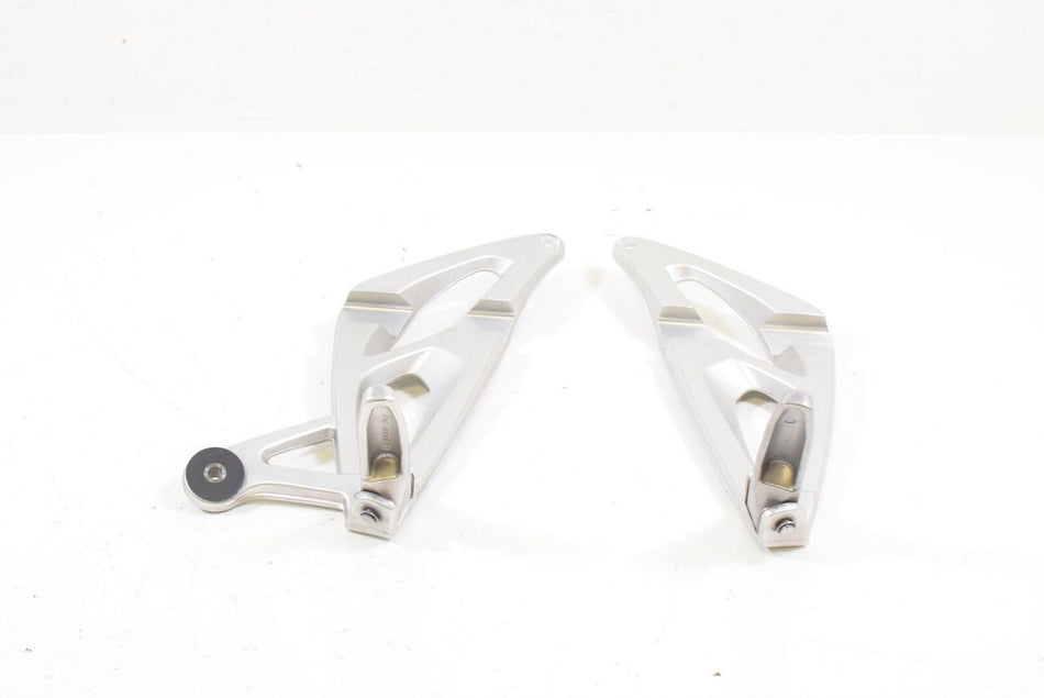 08 BMW K1200R K1200 R Sport K43 Passenger Footpeg Foot Peg Rest 46717660170 {{ shop.shopifyCountryName }} - Mototech271