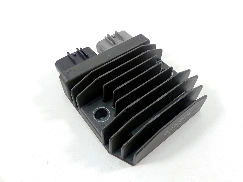 2022 Triumph Speed Triple 1200 RS Rectifier Voltage Regulator T1300679 FH027AA {{ shop.shopifyCountryName }} - Mototech271
