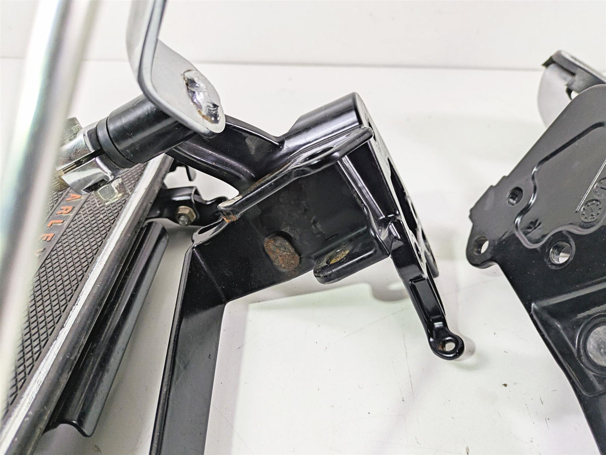 2014 Harley FLS Softail Slim Front Floorboard + Brake Pedal Shifter Set 42431-11 {{ shop.shopifyCountryName }} - Mototech271
