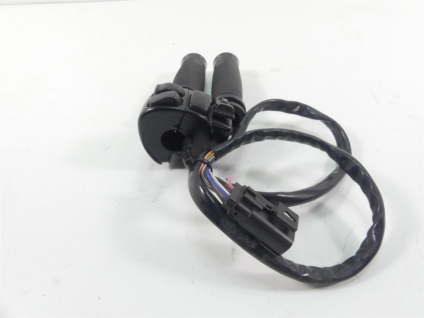 2013 Harley Touring FLTRX Road Glide Right Hand Cruise Control Switch 71684-06A {{ shop.shopifyCountryName }} - Mototech271