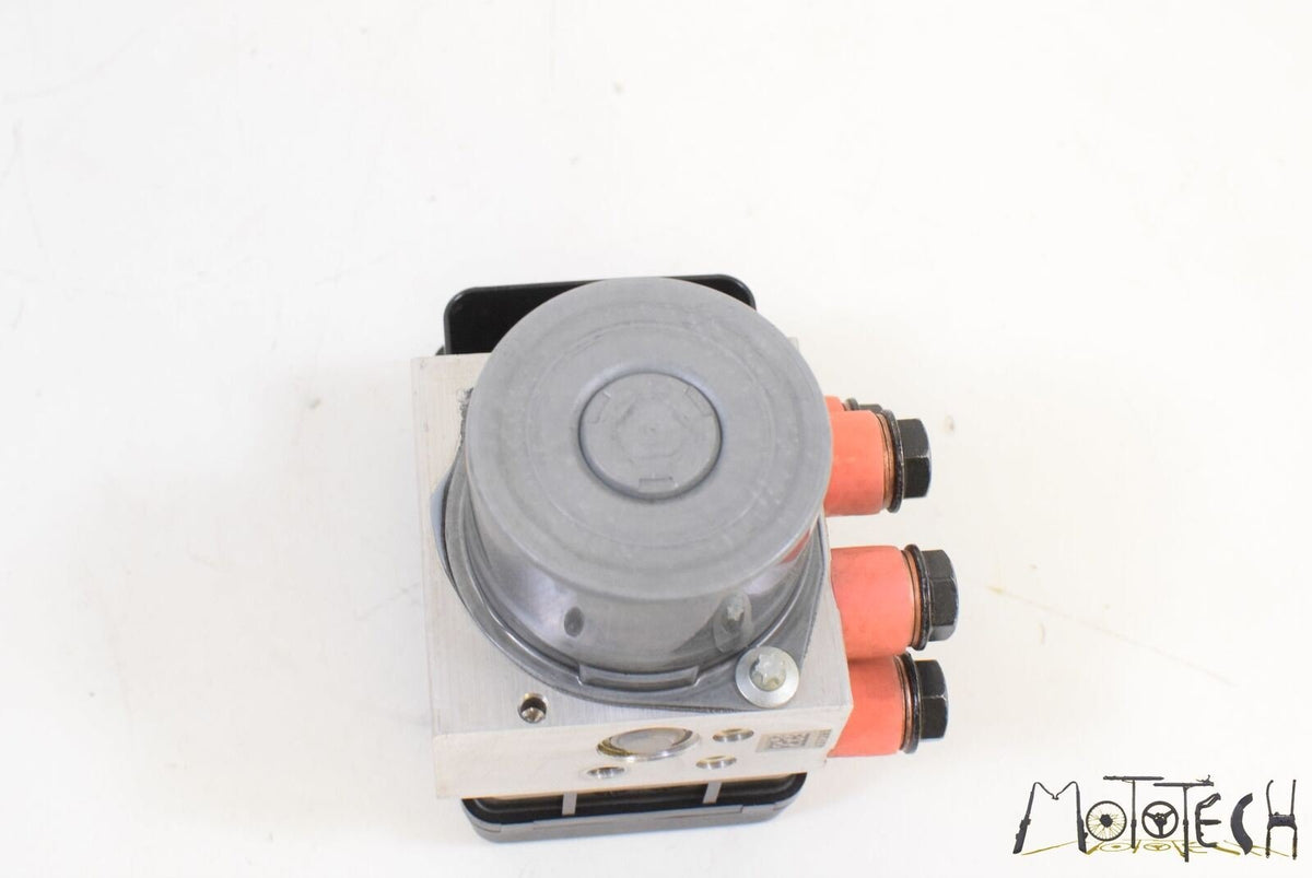 2017 Ducati Panigale 959 ABS Brake Pump Module 54240421C {{ shop.shopifyCountryName }} - Mototech271