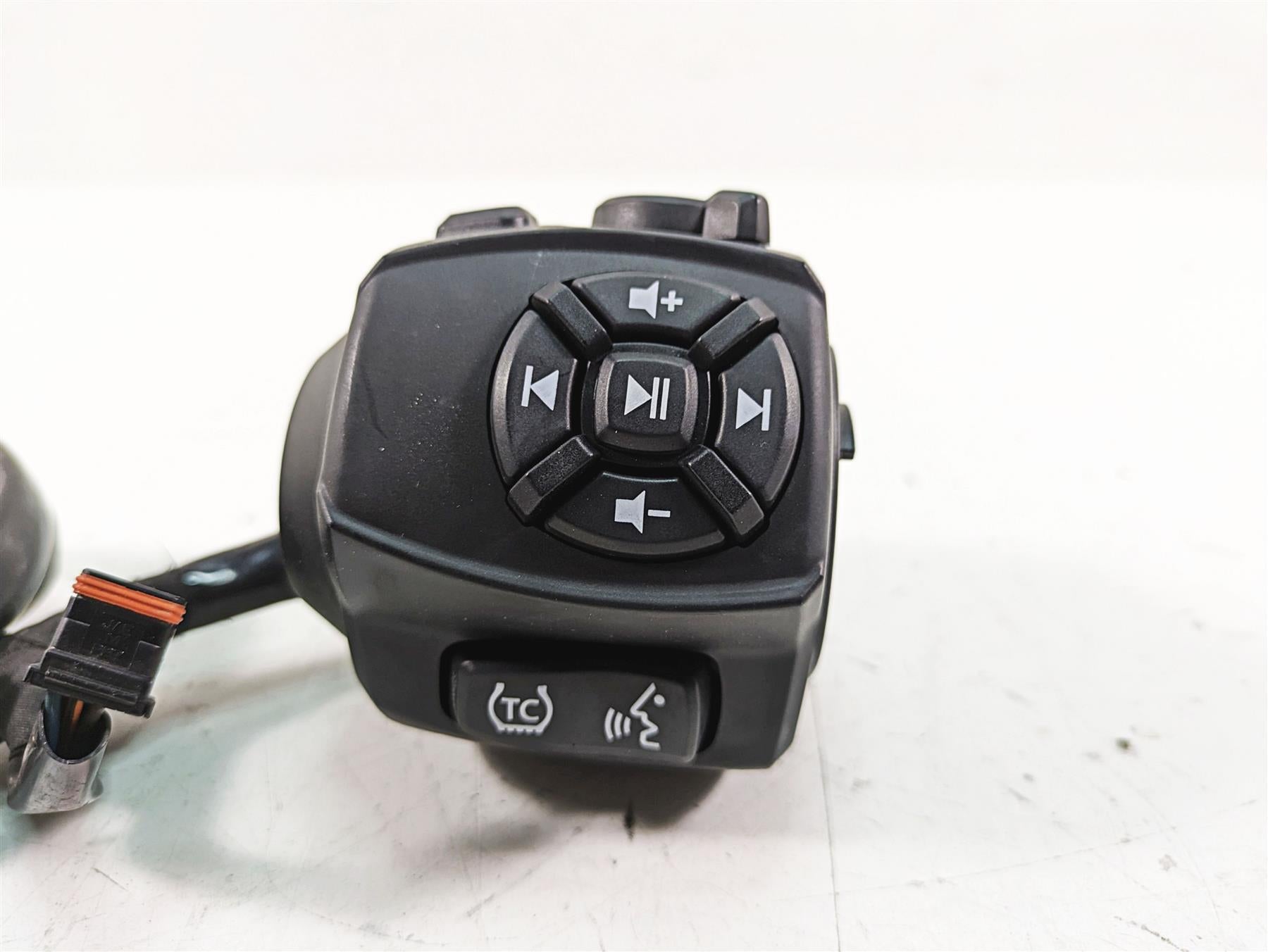 2022 Harley RA1250 S Pan America Right Hand Start Stop Control Switch 71500523A {{ shop.shopifyCountryName }} - Mototech271