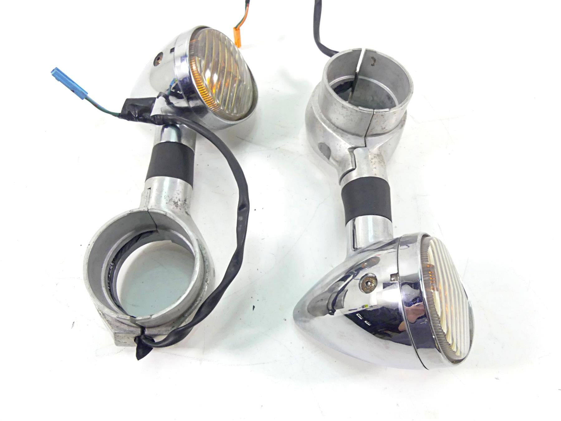 2007 Honda VTX1800 T2 Front Blinker & Clamp Set 33400-MCV-R11 33450-MCV-R11 {{ shop.shopifyCountryName }} - Mototech271