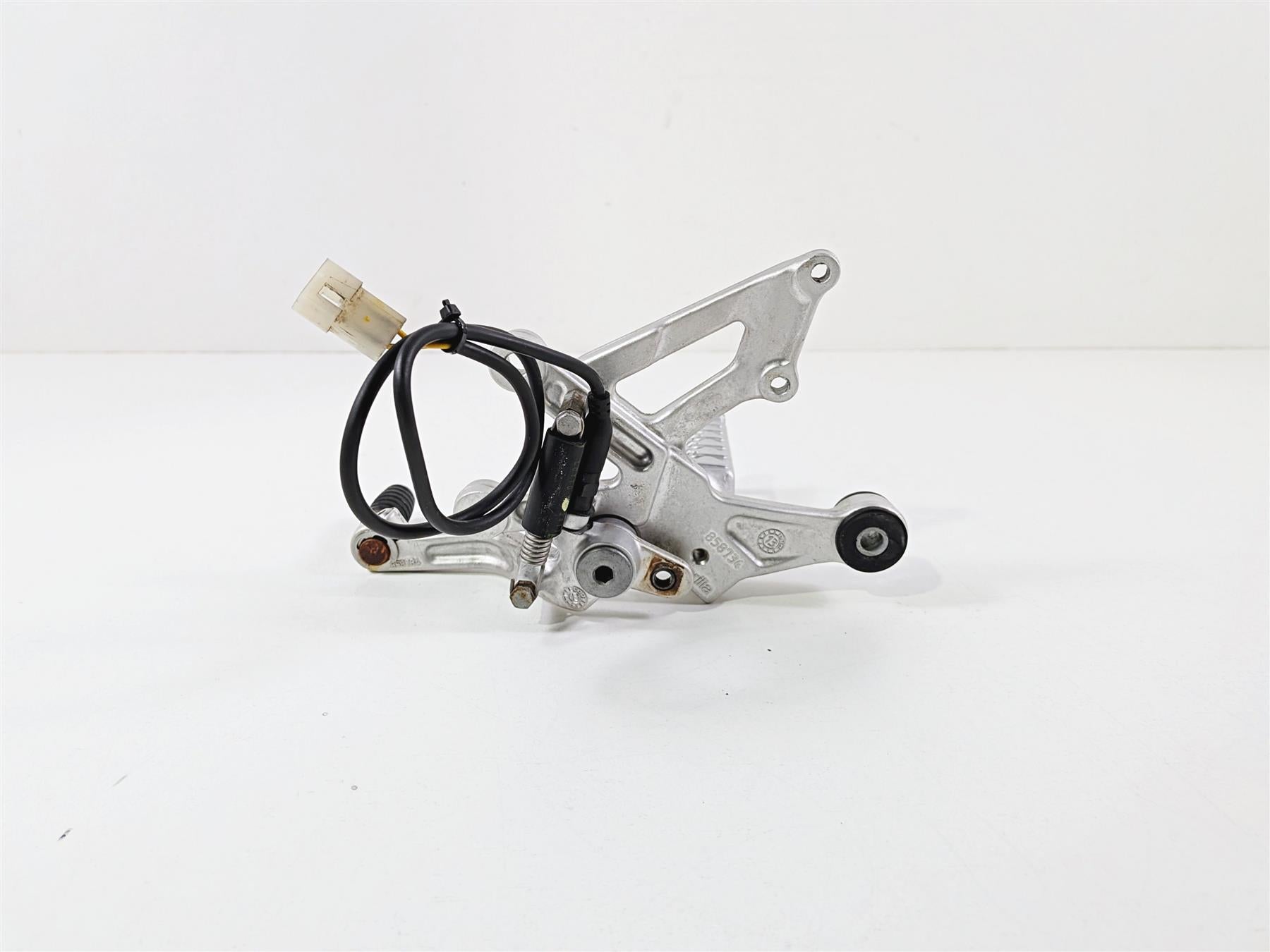 2014 Aprilia RSV4 RR Factory Right Front Foot Peg & Brake Pedal 858786 858785 {{ shop.shopifyCountryName }} - Mototech271