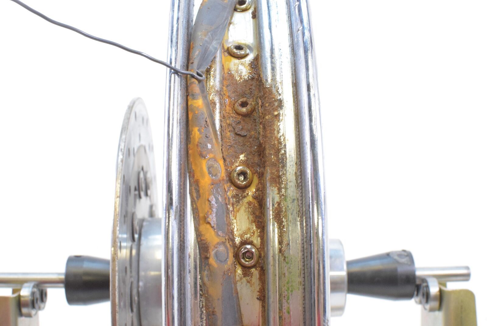 2006 Harley FXDWGI Dyna Wide Glide Strgt Front Wheel Rim 21x2.15 -Rust 43647-06A {{ shop.shopifyCountryName }} - Mototech271