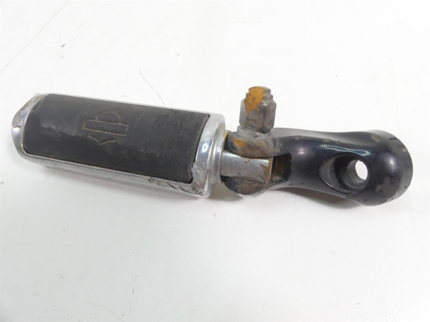2013 Harley Davidson VRSCF Muscle Left Front Footpeg & Shifter Parts 54046-12 {{ shop.shopifyCountryName }} - Mototech271
