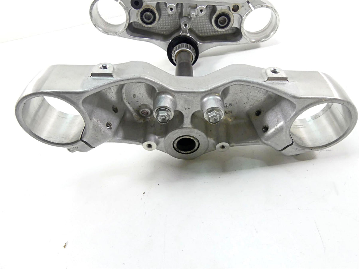 2008 Suzuki M109R VZR1800 Upper Lower Triple Tree Set 51410-48G00 51311-48G10 {{ shop.shopifyCountryName }} - Mototech271