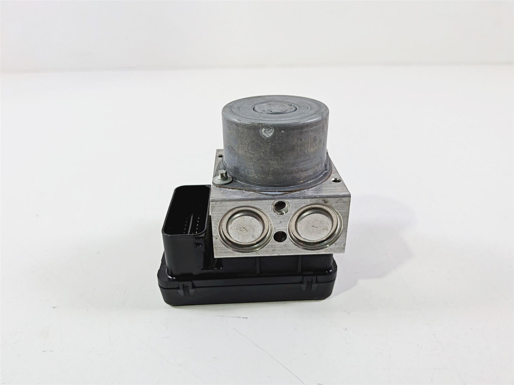 2016 Ducati Hypermotard 939 SP Abs Brake Pump Module 54240402A 54240332B-Mototech271