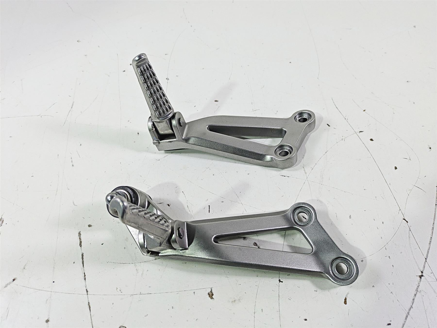 2005 Kawasaki ZX12R Ninja Rear Passenger Footpeg Set 35063-0062-458 {{ shop.shopifyCountryName }} - Mototech271