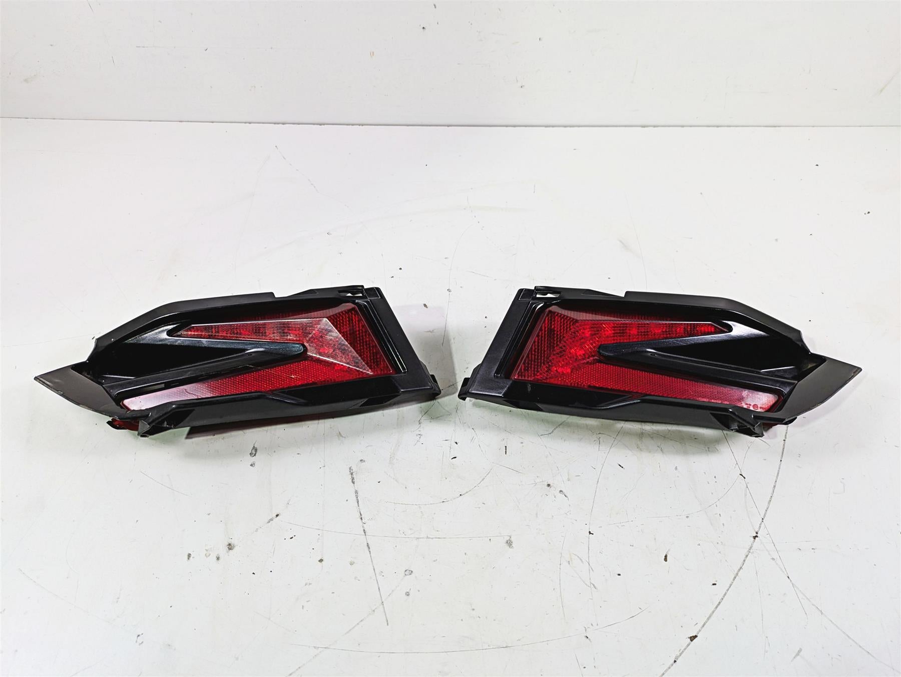 2019 Can Am Maverick X3 XRS Turbo R Taillight Tail Light Set 710004743 710004744