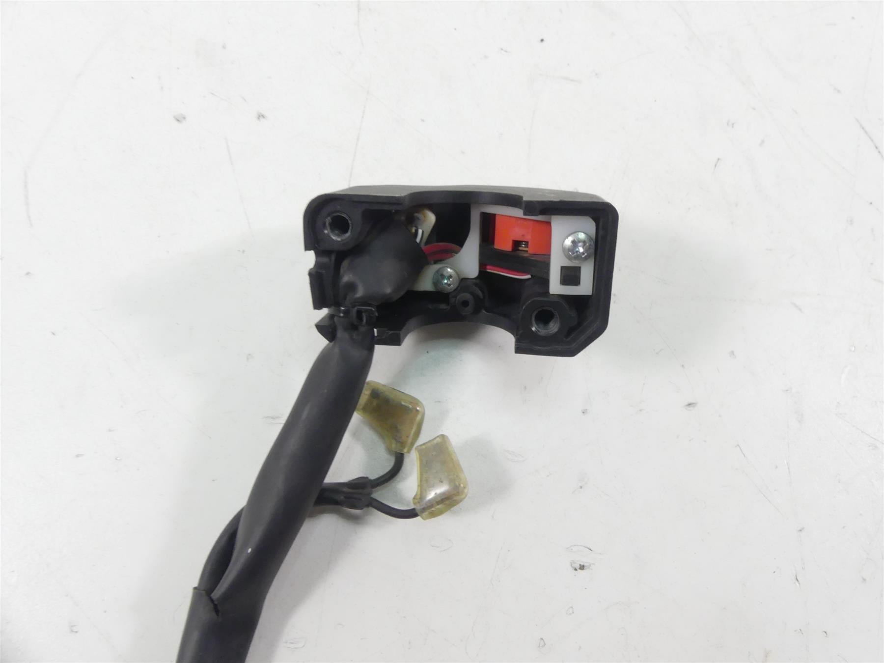 2007 Yamaha FZ1 Fazer Right Hand Kill Start Control Switch 2D1-83975-00-00 {{ shop.shopifyCountryName }} - Mototech271