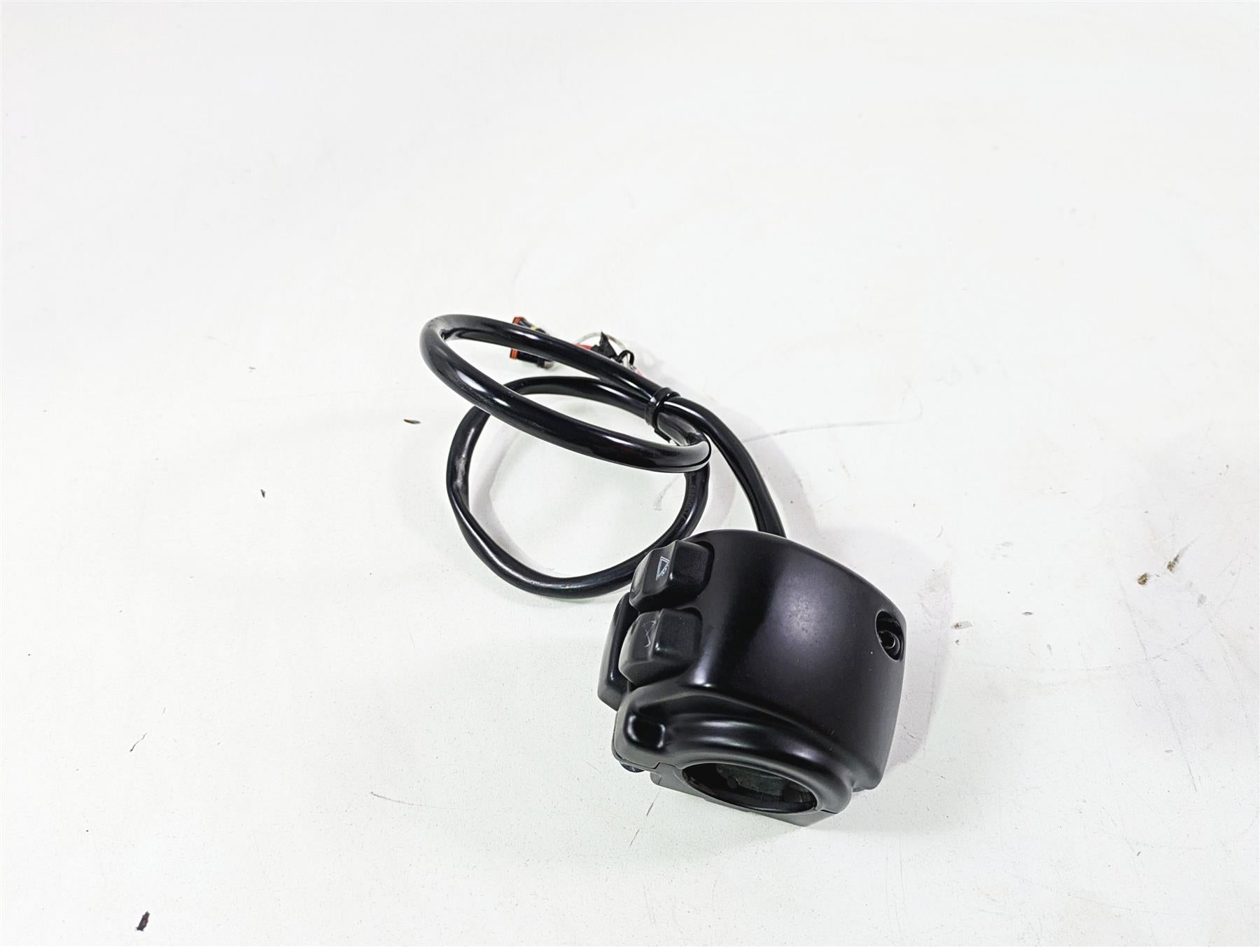 2020 Harley Softail FXST Standard Right Hand Start Stop Control Switch 71500462 {{ shop.shopifyCountryName }} - Mototech271