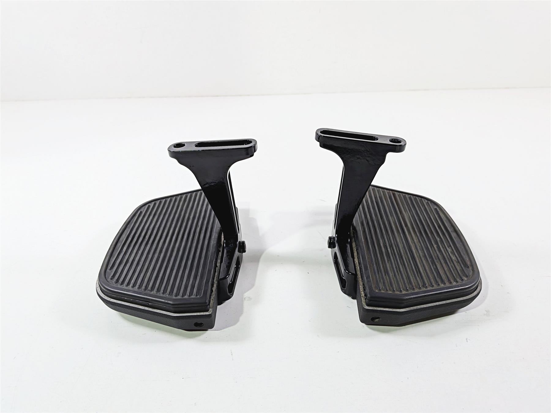 2014 Harley Touring FLHTK Electra Glide Rear Passenger Floor Board Set 52719-10-Mototech271