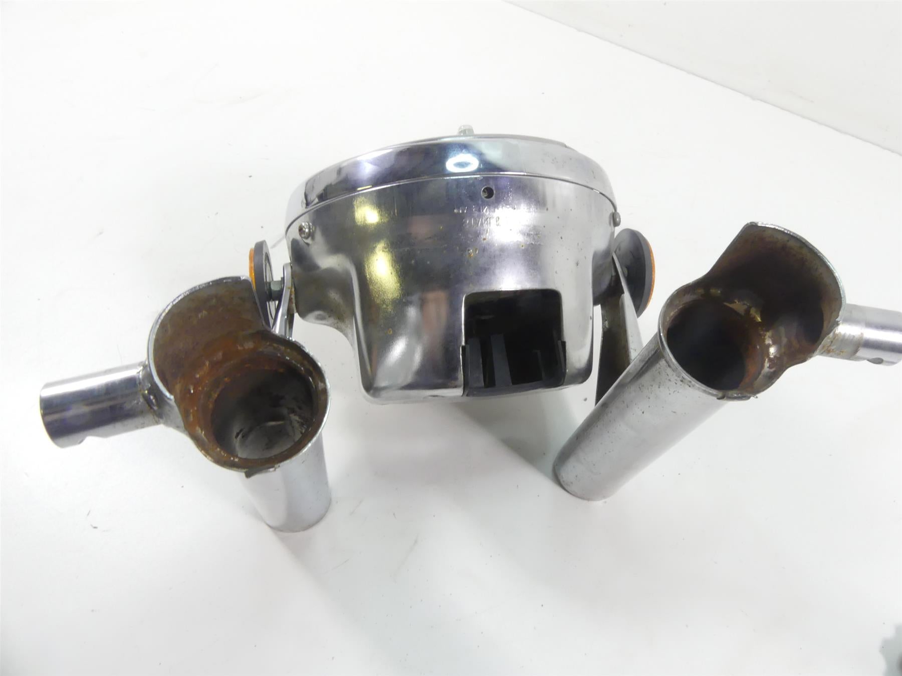 1980 Honda CB750C Custom Headlight Head Light & Mounts 61301-461- 61301-460-000 {{ shop.shopifyCountryName }} - Mototech271