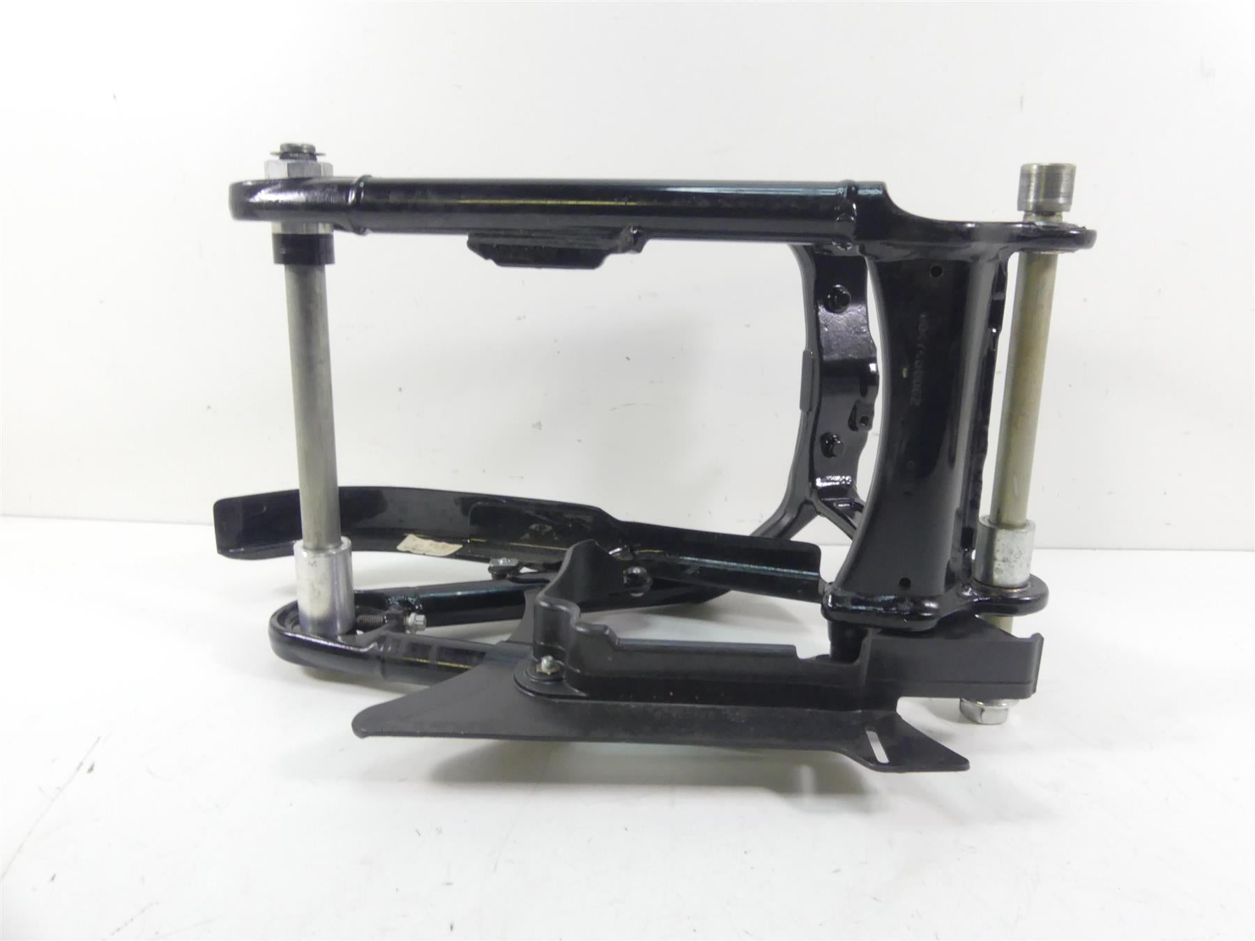 2021 Harley Softail FXBBS 114 Street Bob Swingarm Swing Arm & Axle 47400099BHP {{ shop.shopifyCountryName }} - Mototech271