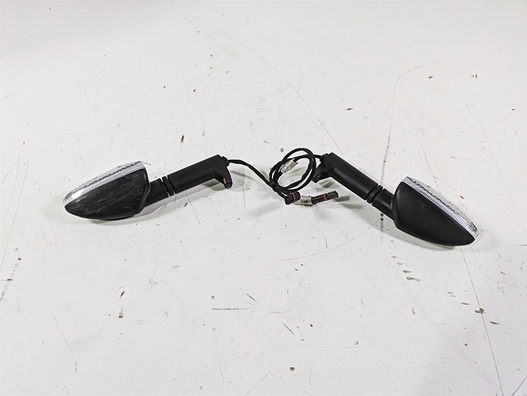 2016 BMW R1200GS GSW K50 Front Blinker Turn Signal Set 63138534353 {{ shop.shopifyCountryName }} - Mototech271