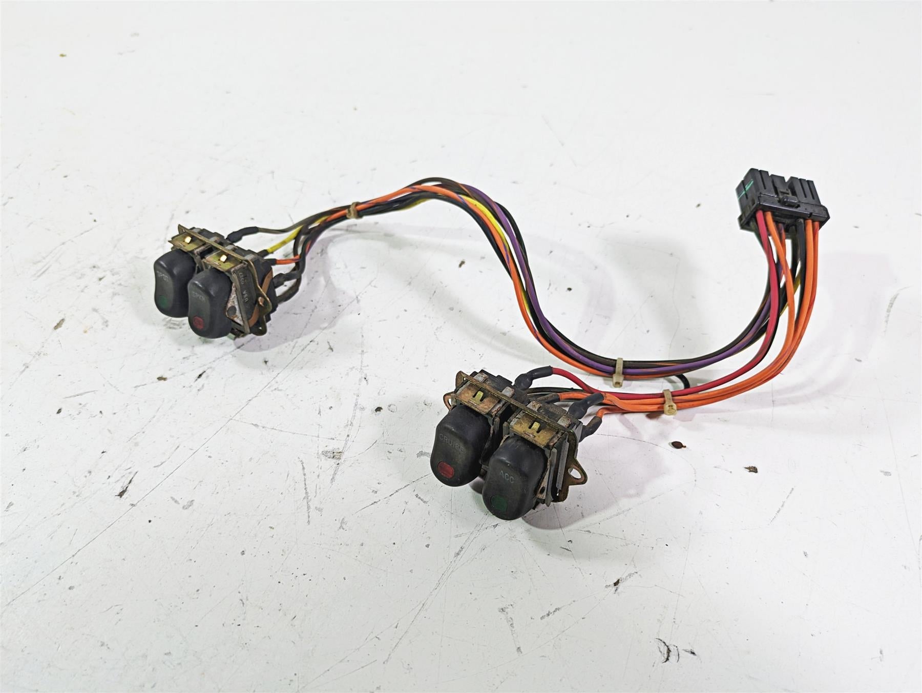 2003 Harley Touring FLHTCUI 100TH E-Glide Auxiliary Switch Set Cruise 70271-98 {{ shop.shopifyCountryName }} - Mototech271