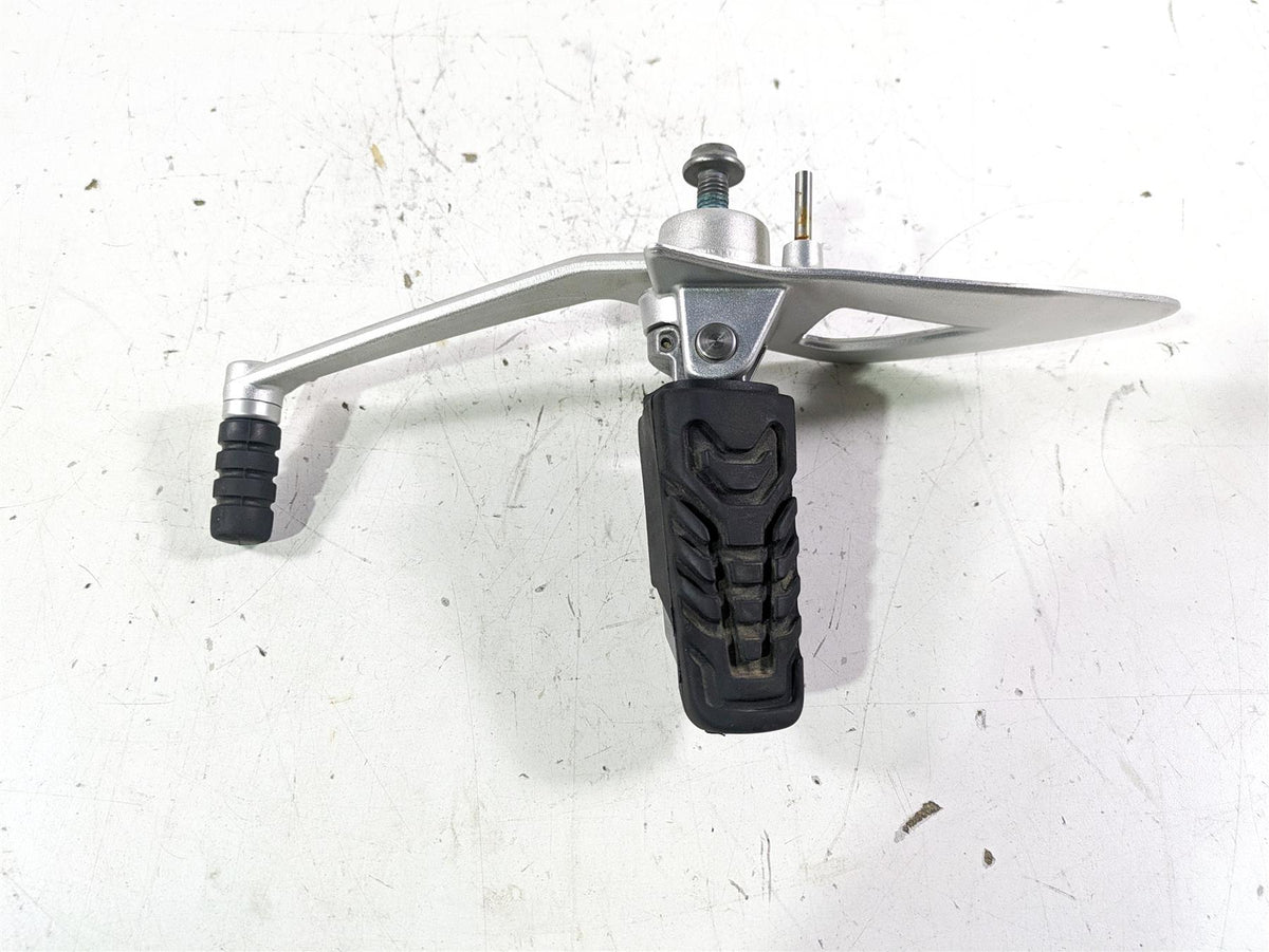 2022 BMW R1250 RT K052 Left Front Footpeg Foot Peg & Shifter Set 46718560382 {{ shop.shopifyCountryName }} - Mototech271