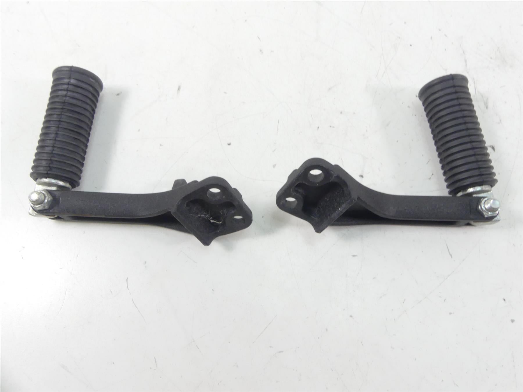 2014 Harley FXDL Dyna Low Rider Passenger Footpeg Foot Pegs 49224-06A 49230-06 {{ shop.shopifyCountryName }} - Mototech271
