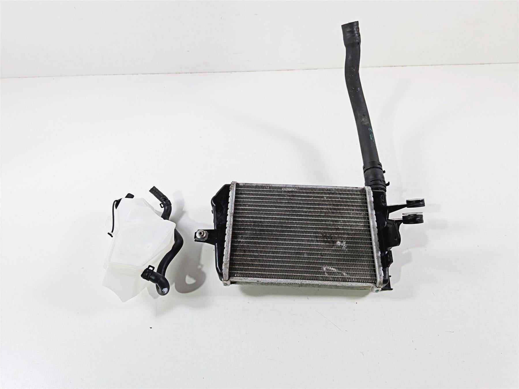 2019 BMW R1250GS K50 Left Radiator & Reservoir Set 17118546408 {{ shop.shopifyCountryName }} - Mototech271